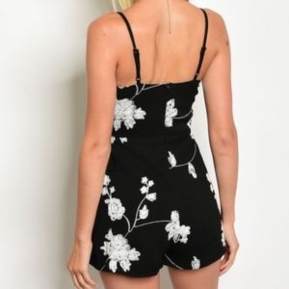 LAST 1🔻Black & White tie-side floral romper NWTs - Picture 2 of 3